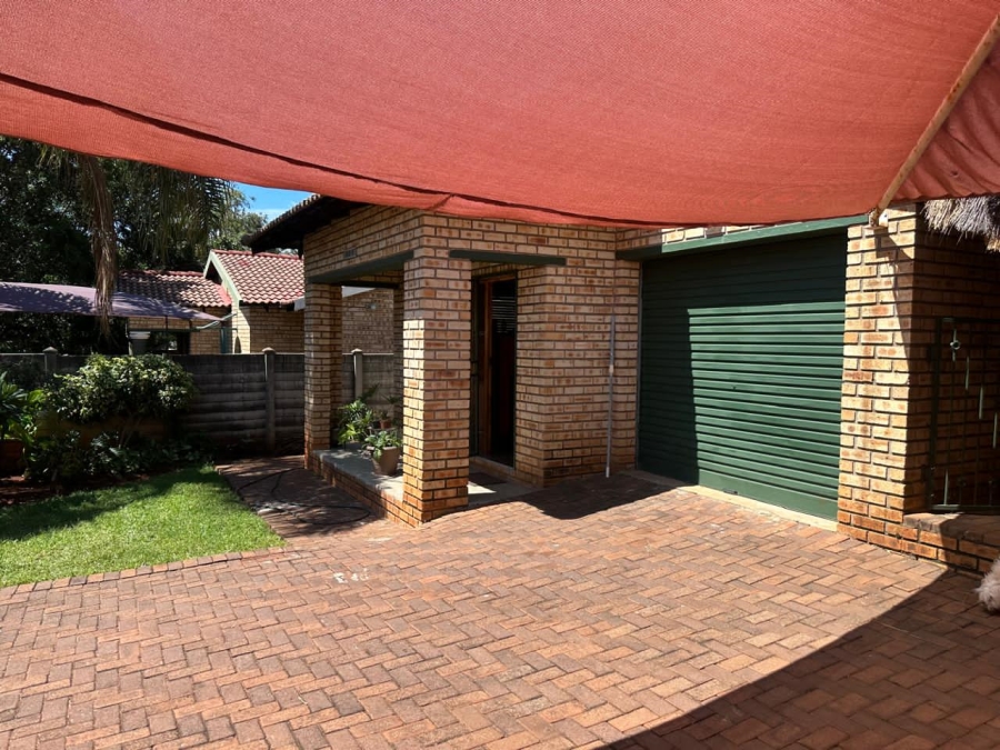 3 Bedroom Property for Sale in Protea Park North West
